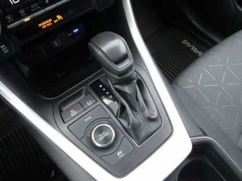 Used 2021 Toyota RAV4 XLE image 25