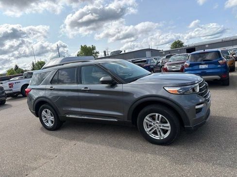 Used 2023 Ford Explorer XLT w/ Equipment Group 202A AWD/4WD image 5