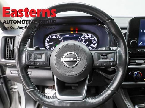 Used 2023 Nissan Pathfinder SL image 10