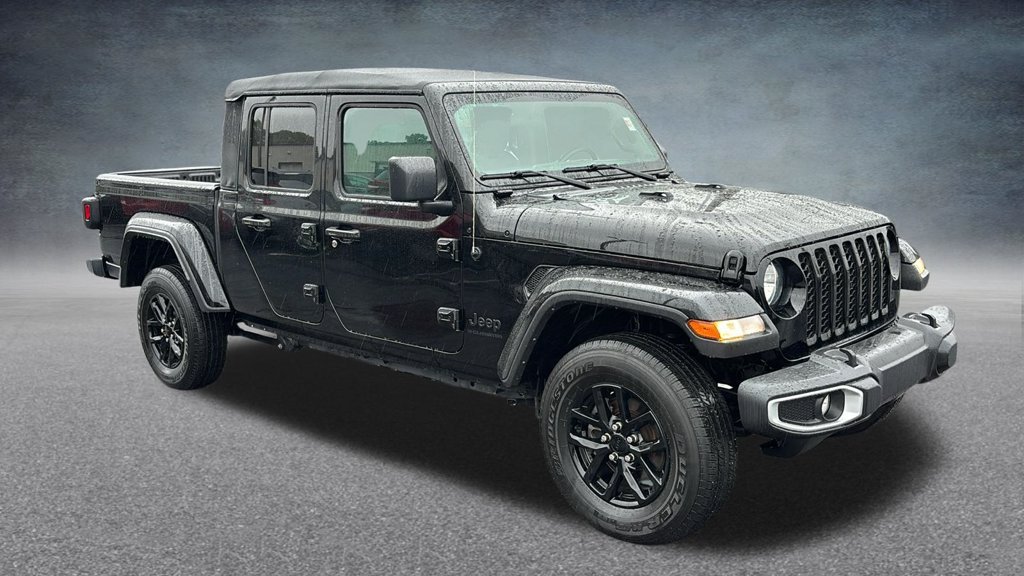 Used 2023 Jeep Gladiator Sport AWD/4WD image 2