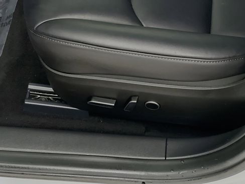 Used 2023 Tesla Model 3 Standard Range image 16