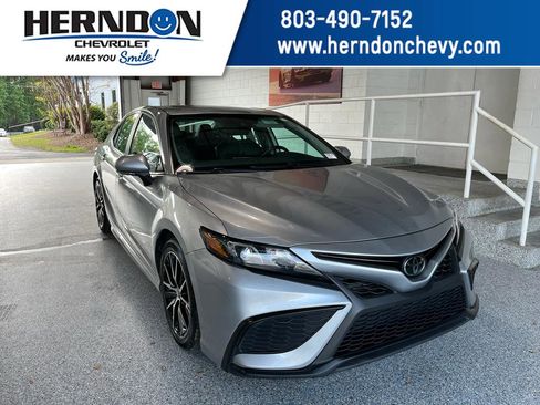 Used 2023 Toyota Camry SE image 1