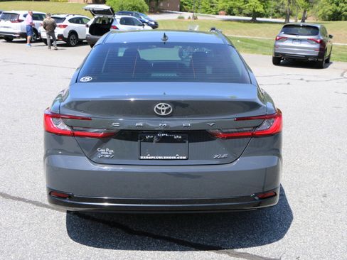 Used 2025 Toyota Camry XLE FWD image 4