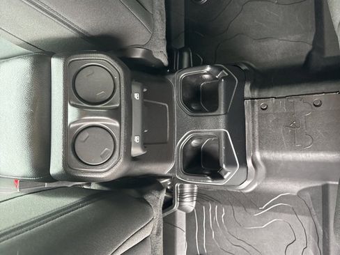 Used 2020 Jeep Wrangler Unlimited Sport image 23