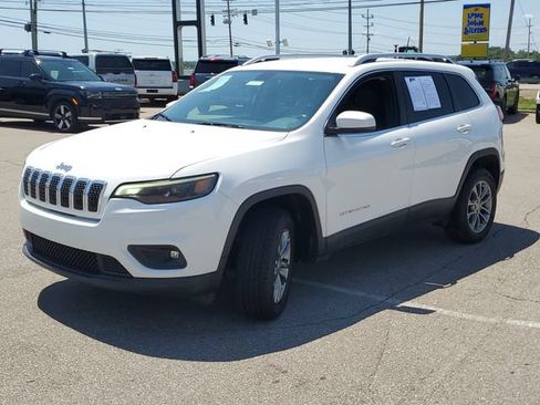 Used 2020 Jeep Cherokee Latitude Plus w/ Cold Weather Group AWD/4WD image 2