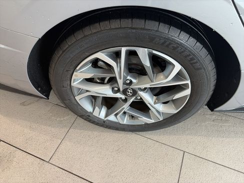 Used 2023 Hyundai Sonata SEL w/ Convenience Package FWD image 9