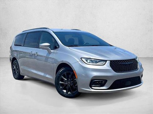 Used 2021 Chrysler Pacifica Touring-L w/ Premium & Safety Sphere Group FWD image 12
