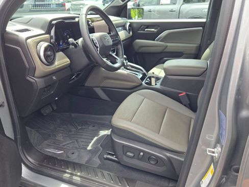 Certified 2024 Chevrolet Colorado ZR2 w/ ZR2 Convenience Package III AWD/4WD image 29