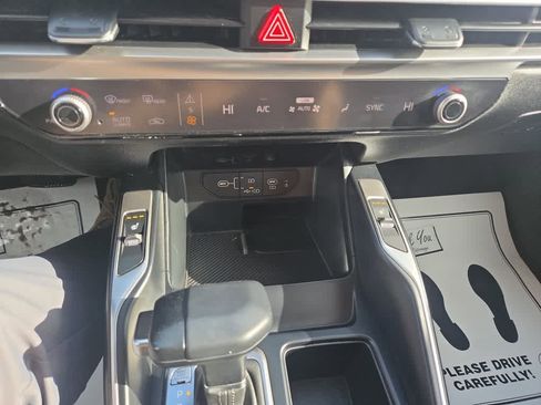 Used 2024 Kia Sorento S image 27