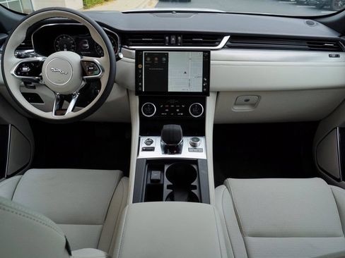 Used 2025 Jaguar F-PACE R-Dynamic S AWD/4WD image 9