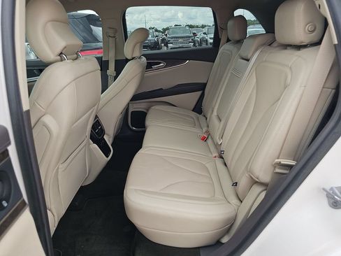 Used 2019 Lincoln Nautilus Reserve AWD/4WD image 3