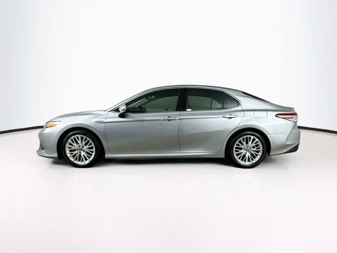 Used 2019 Toyota Camry XLE w/ Driver Assist Package FWD image 4