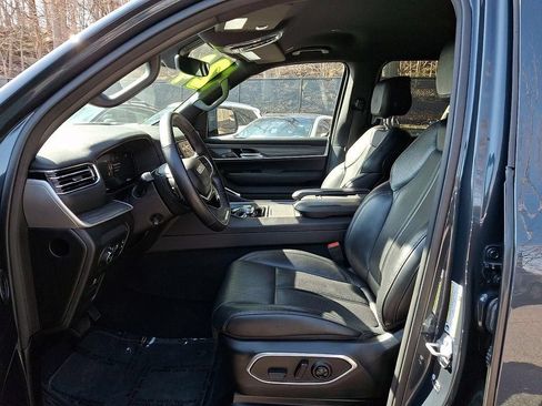 Used 2024 Jeep Wagoneer Series III AWD/4WD image 17