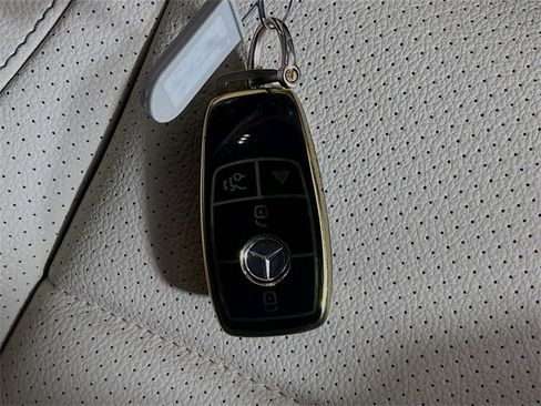 Used 2020 Mercedes-Benz GLE 350 4MATIC w/ Premium Package image 32