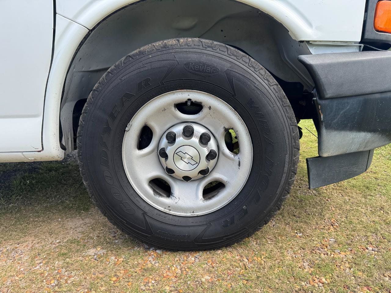 Used 2017 Chevrolet Express 2500 RWD image 8