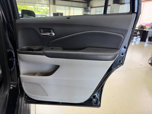 Used 2017 Honda Pilot Touring image 15