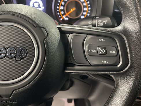 Used 2024 Jeep Gladiator Sport image 18