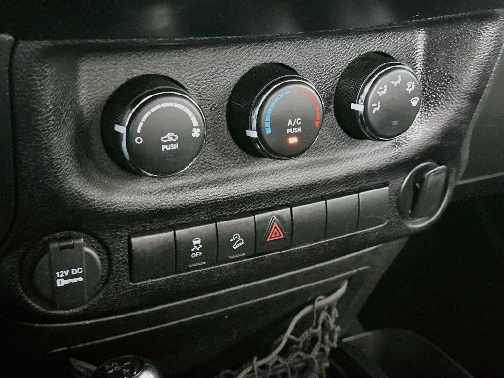 Used 2015 Jeep Wrangler Sport w/ Connectivity Group AWD/4WD image 18