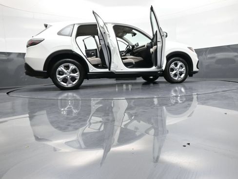 Certified 2025 Honda HR-V LX image 46
