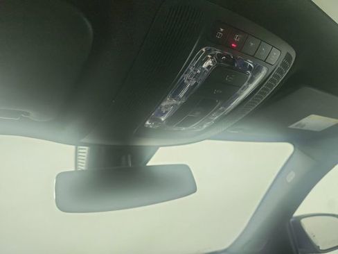 Used 2021 Mercedes-Benz GLB 250 4MATIC image 9