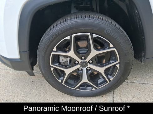Used 2025 Jeep Compass Limited w/ Sun & Sound Group AWD/4WD image 12