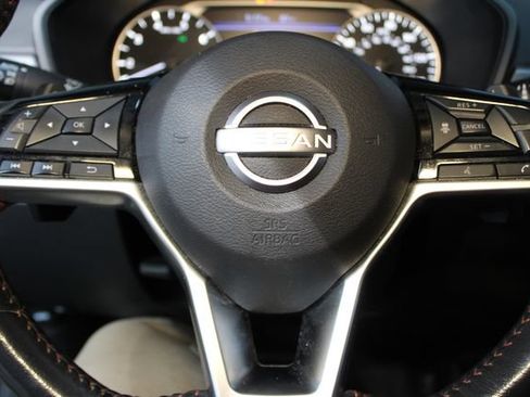 Used 2023 Nissan Altima 2.5 SR AWD/4WD image 19
