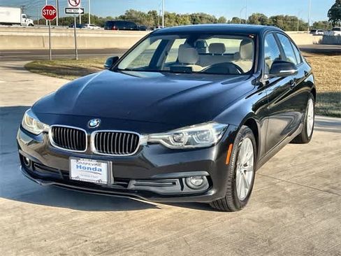 Used 2018 BMW 320i Sedan image 2