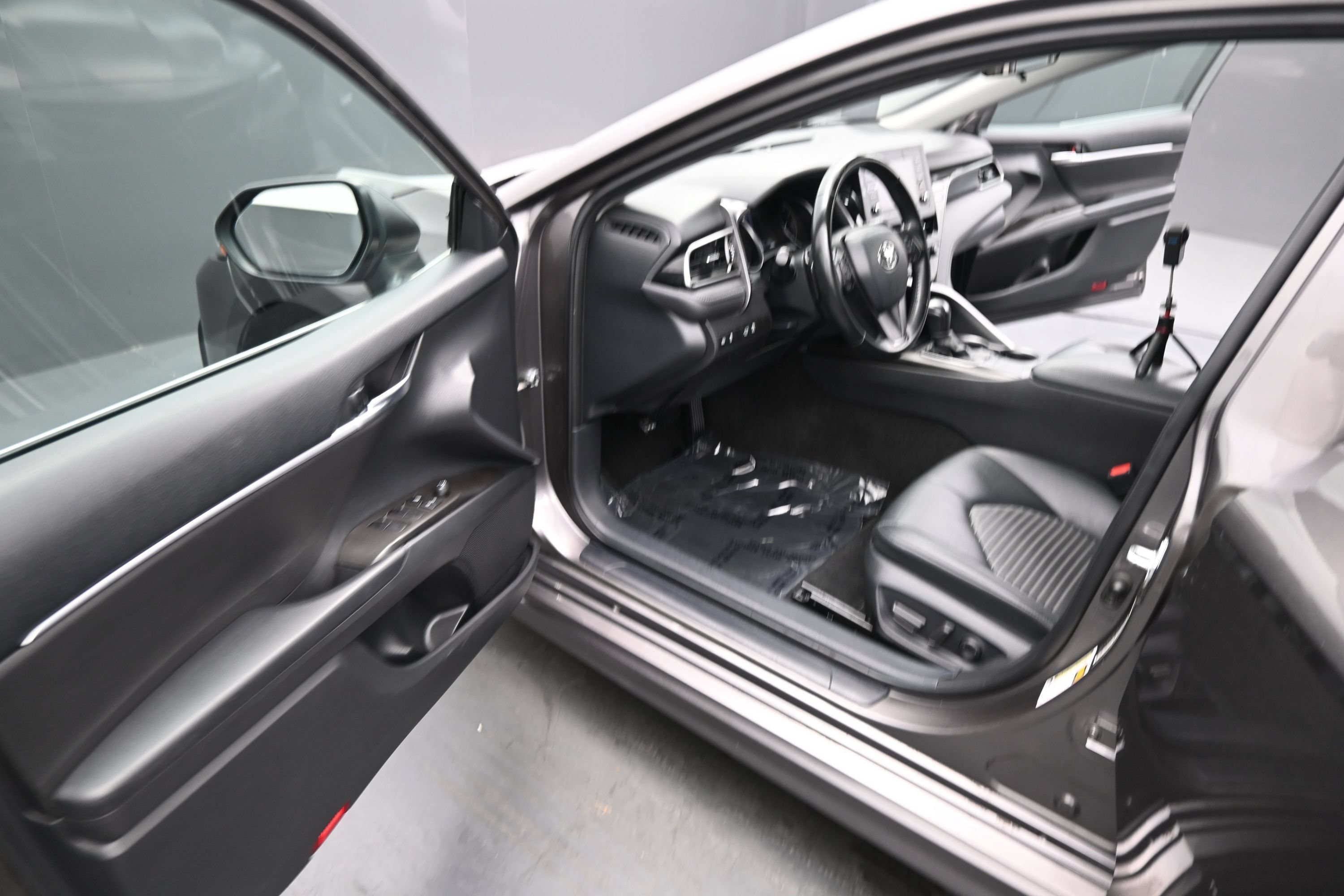 Used 2023 Toyota Camry SE FWD image 18