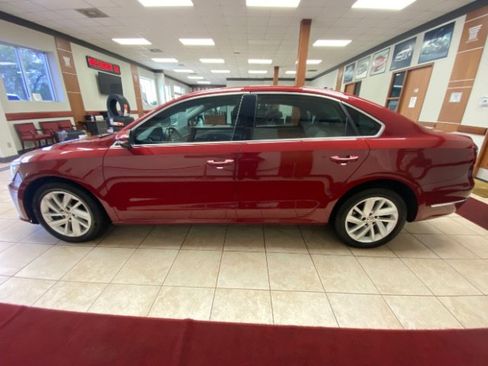 Used 2018 Volkswagen Passat 2.0T SE FWD image 4