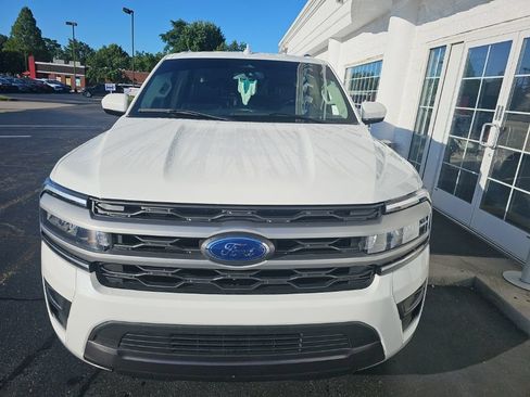 Used 2024 Ford Expedition XLT AWD/4WD image 3