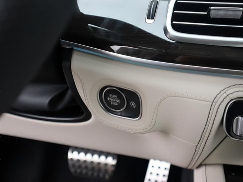 New 2026 Mercedes-Benz GLS 450 4MATIC image 46