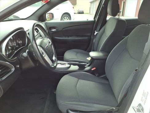 Used 2014 Chrysler 200 Touring image 2