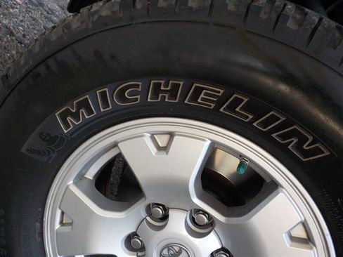 Used 2015 Toyota Tacoma 4x4 Double Cab w/ TRD Off-Road Package image 36