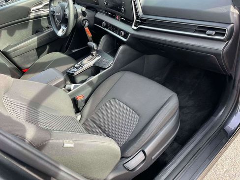Used 2024 Kia Sportage LX image 11