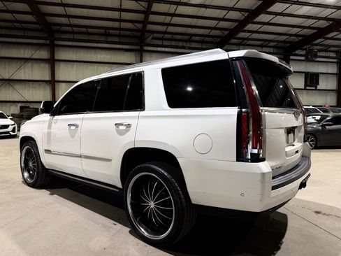 Used 2017 Cadillac Escalade Premium Luxury RWD image 7