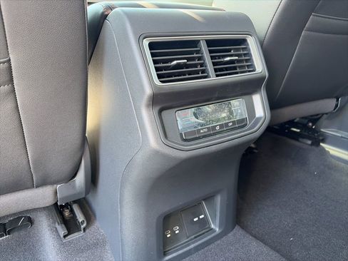 New 2026 Volkswagen Atlas Peak Edition AWD/4WD image 25