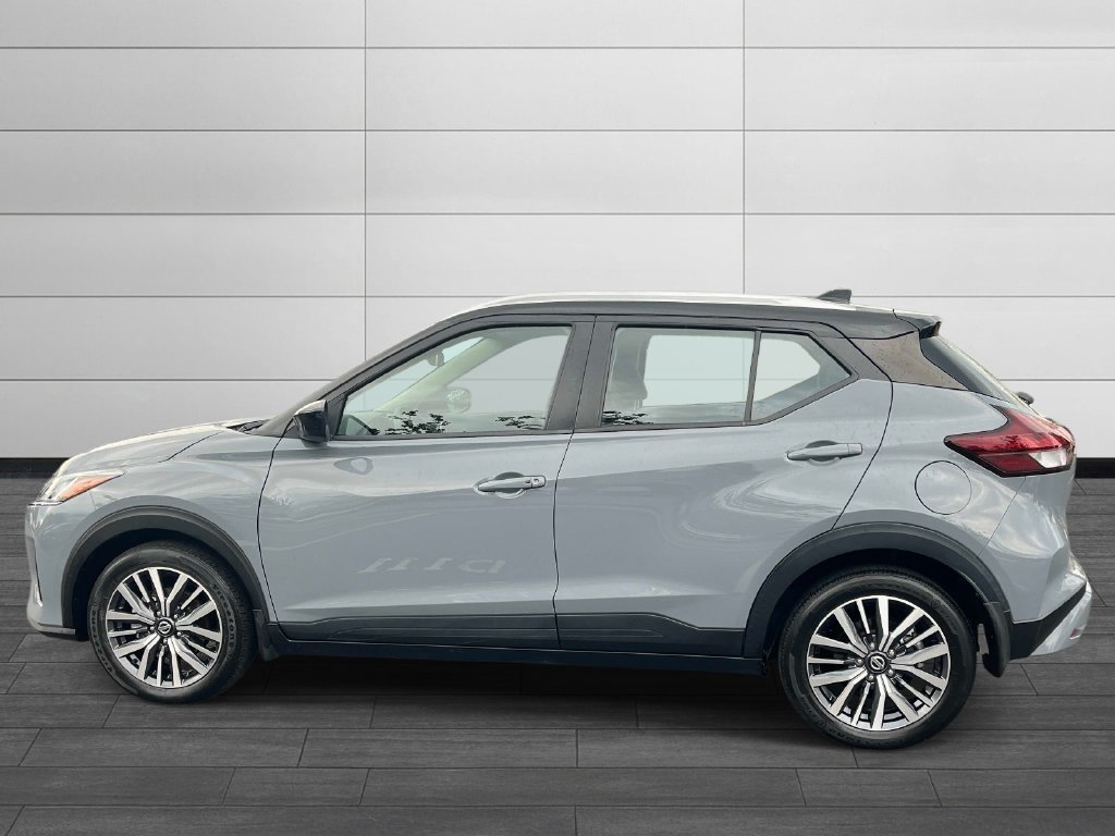 Used 2023 Nissan Kicks SV FWD image 2