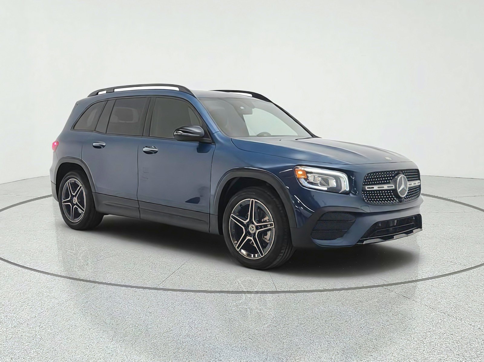 Used 2022 Mercedes-Benz GLB 250 4MATIC image 3