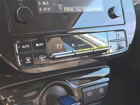 Used 2019 Toyota Prius LE image 16