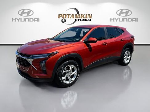 Used 2024 Chevrolet Trax LS w/ LS Convenience Package image 1