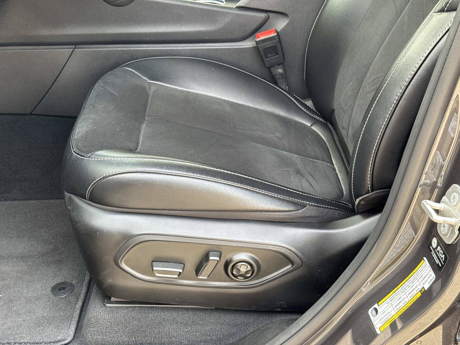 Used 2024 Jeep Grand Cherokee Altitude RWD image 22