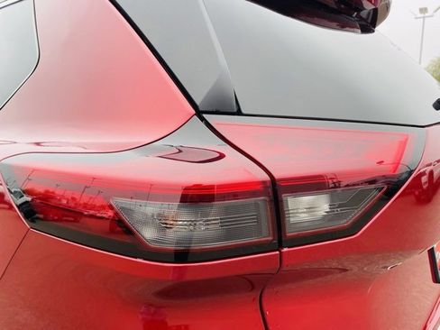 Certified 2023 Nissan Rogue SV image 7