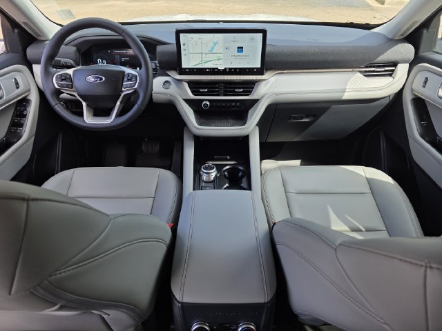 Used 2025 Ford Explorer Active w/ Active Comfort Package RWD image 8