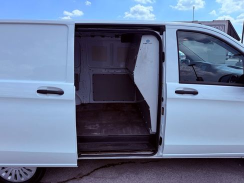 Used 2022 Mercedes-Benz Metris image 23