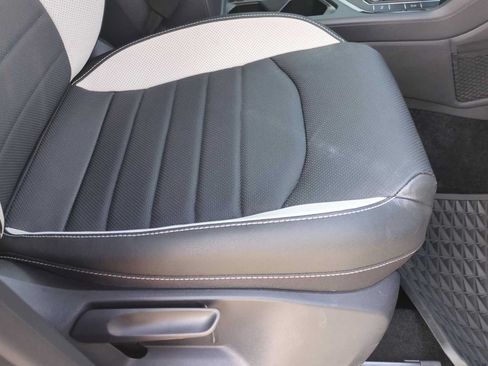 Used 2025 Volkswagen Taos SEL AWD/4WD image 28