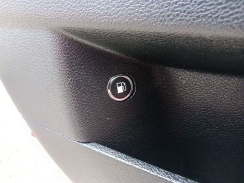 Used 2018 Dodge Charger R/T RWD image 14