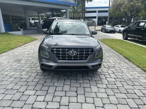 Used 2025 Hyundai Venue SEL FWD image 18