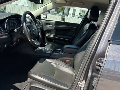 Used 2022 Chrysler 300 Touring L w/ Safetytec Plus Group RWD image 3