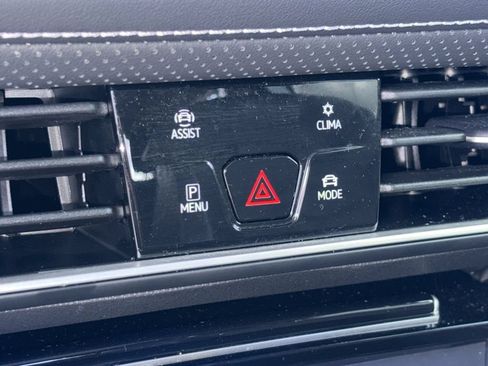 Certified 2026 Volkswagen Atlas SE w/ Panoramic Sunroof Package FWD image 8