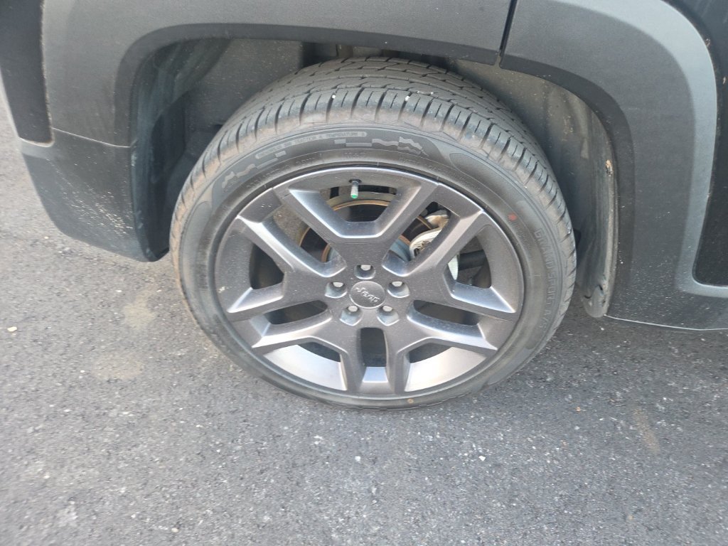 Used 2021 Jeep Renegade Latitude FWD image 29